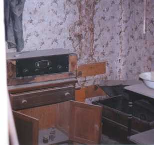 an old radio sits on top of a cabinet